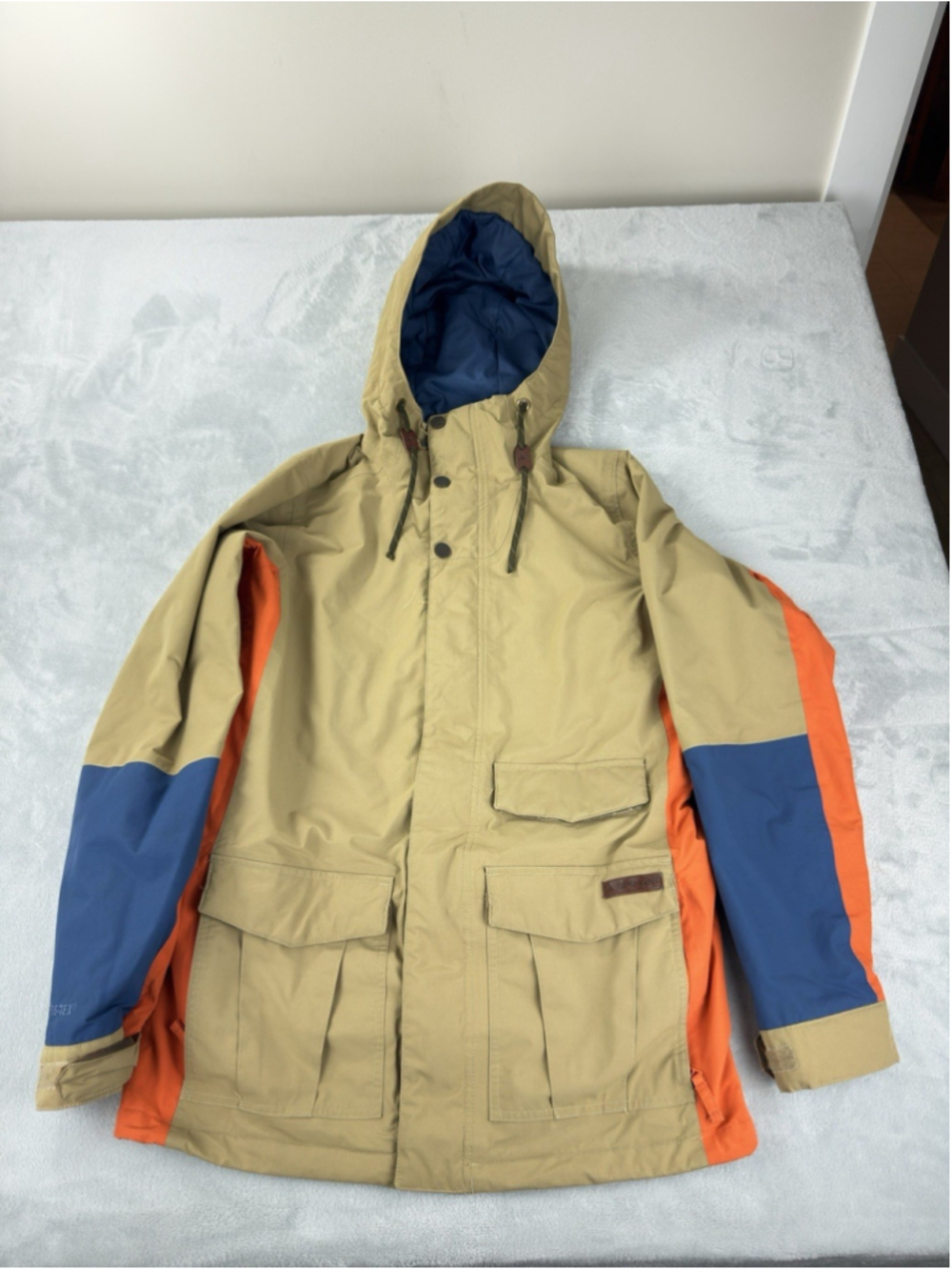 Burton Northfield Gore-Tex Jacket Men Small 100% Nylon Colorblock